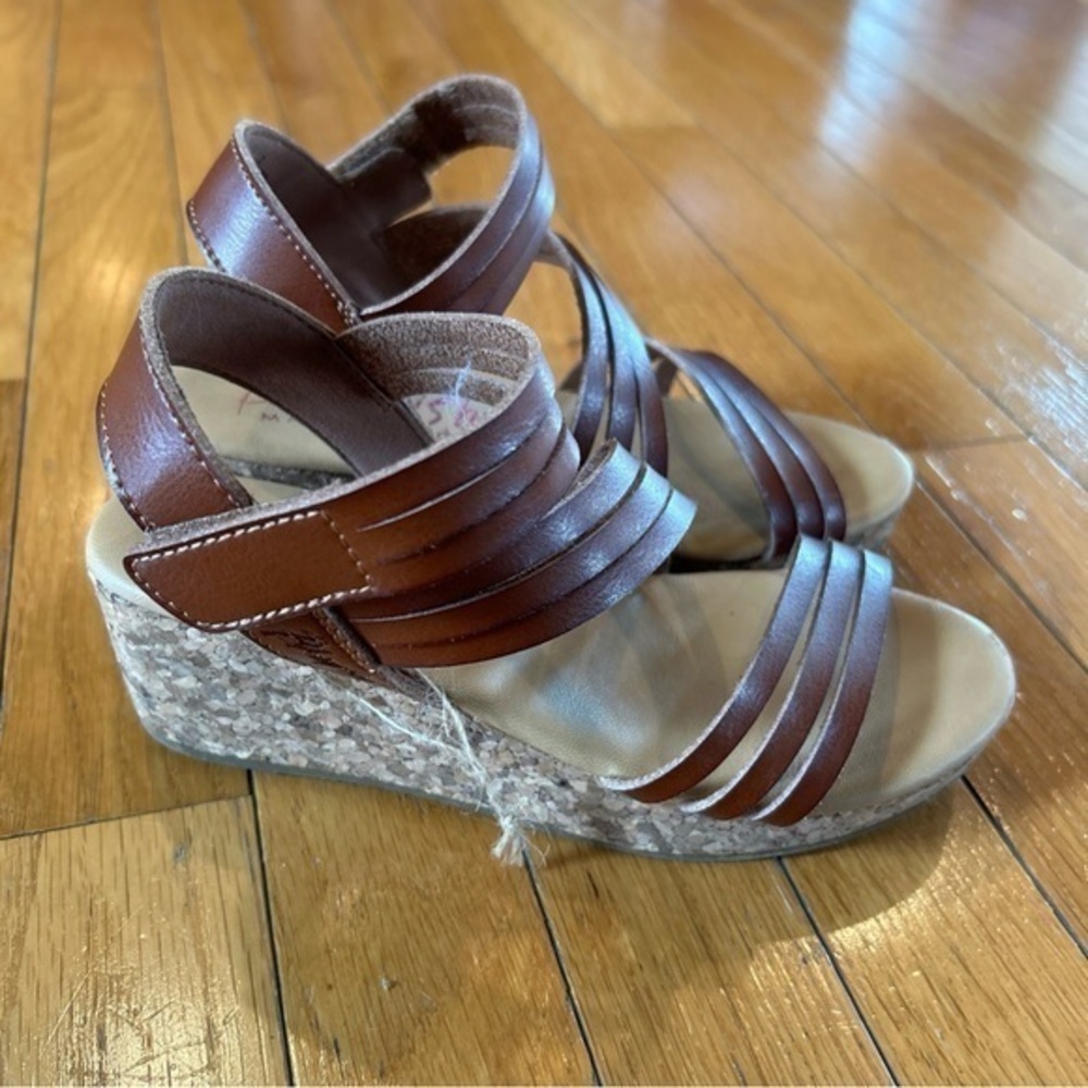 Blowfish Helm Platform Wedge Brown Faux Leather Sandals Girls Size 2 Casual